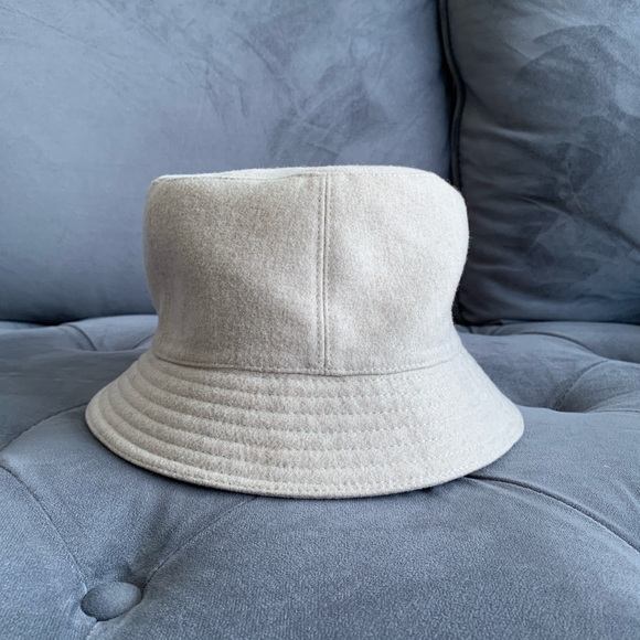 Hermes Calvi Bucket Hat in Cashmere - Picture 5 of 11